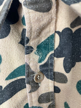 Load image into Gallery viewer, LL Bean Freeport Duck Camo Chamois Shirt - 15 1/2