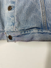 Load image into Gallery viewer, Levi’s Type 3 Denim Trucker Jean Jacket - L