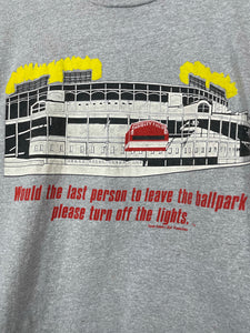 MLB Chicago Cubs Baseball 1988 Wrigley Field Turn off the lights T Shirt - Screen Stars - M
