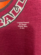 Load image into Gallery viewer, NCAA - UMASS University of Massachusetts Basketball - Fruit of the Loom - XL
